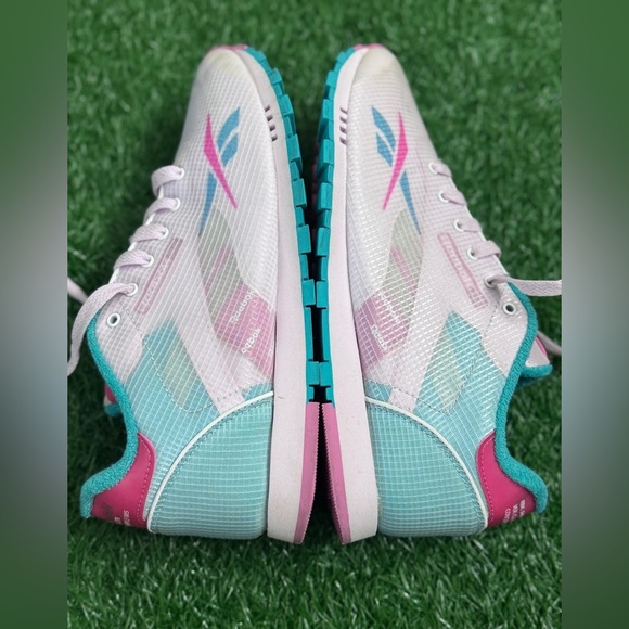 Reebok Women’s‎ Pink and Blue Sneakers Size 7 - Picture 1 of 7
